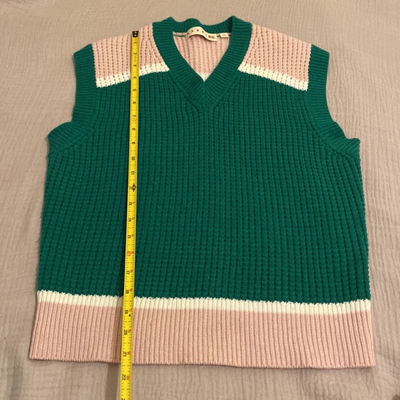 Marni Uniqlo V-Neck Sweater Vest in Green and Pink. Size M - Picture 7 of 8
